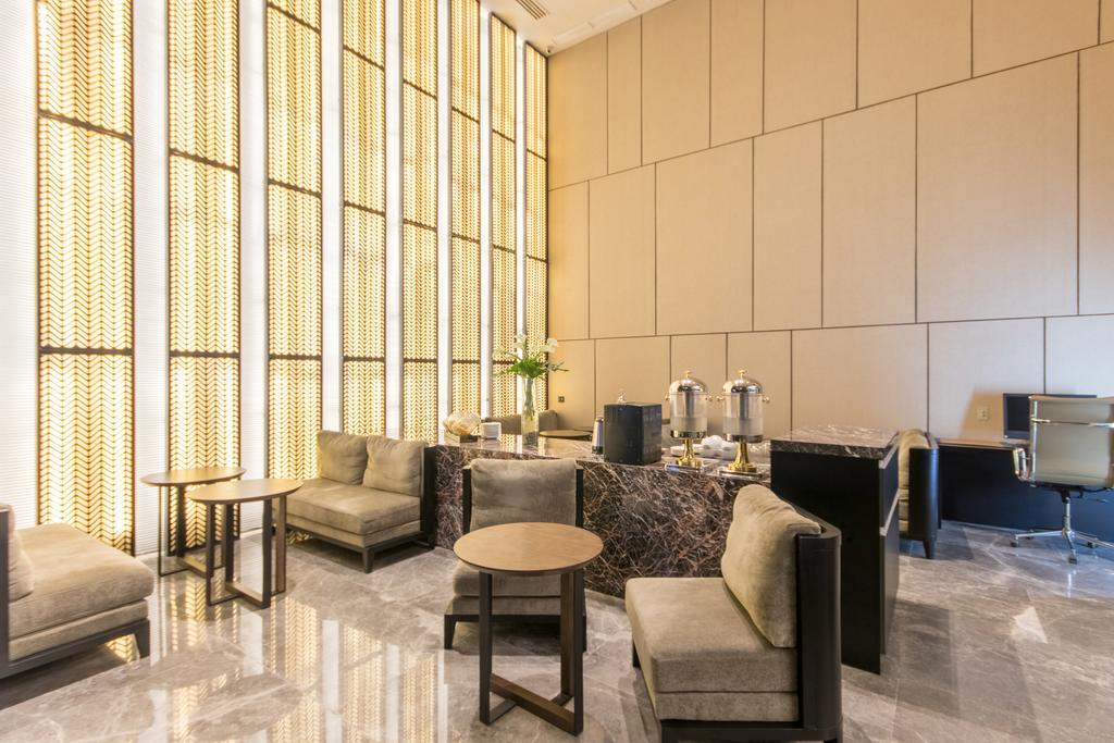 I'M Hotel Makati City Kültér fotó The lounge at the airport