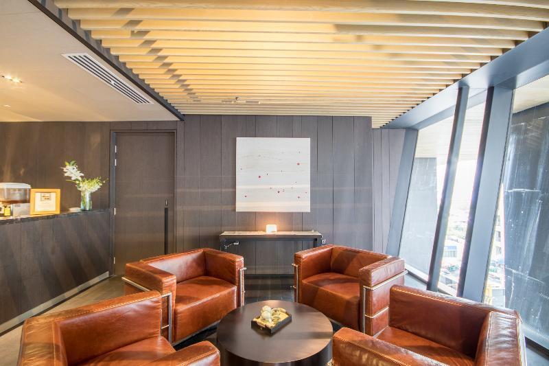 I'M Hotel Makati City Kültér fotó The interior of the lounge