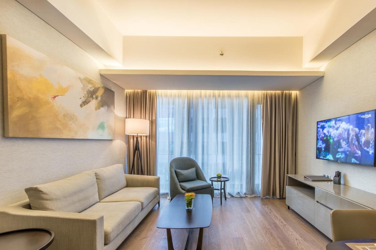 I'M Hotel Makati City Kültér fotó Living room