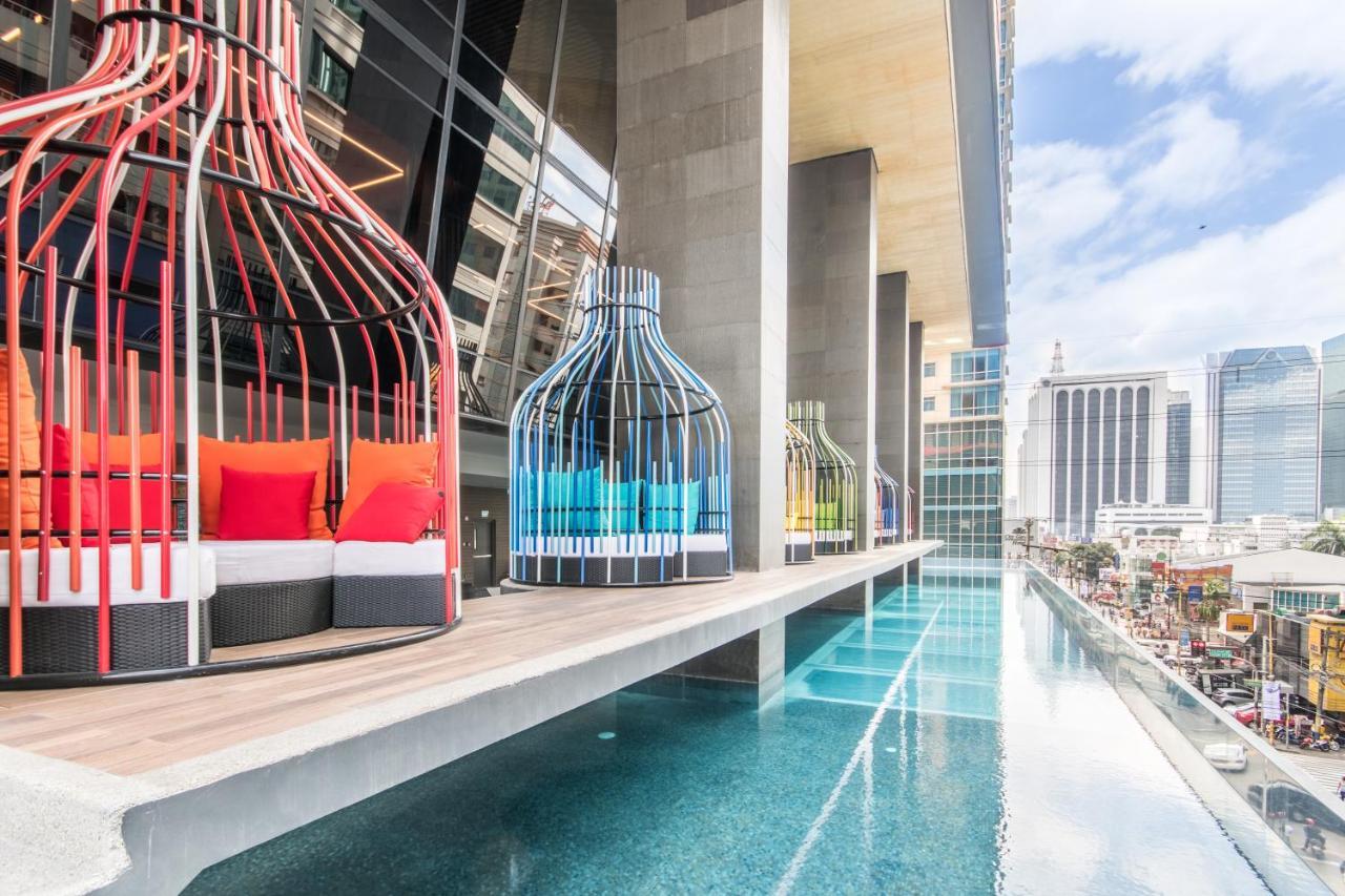 I'M Hotel Makati City Kültér fotó Skyline pool