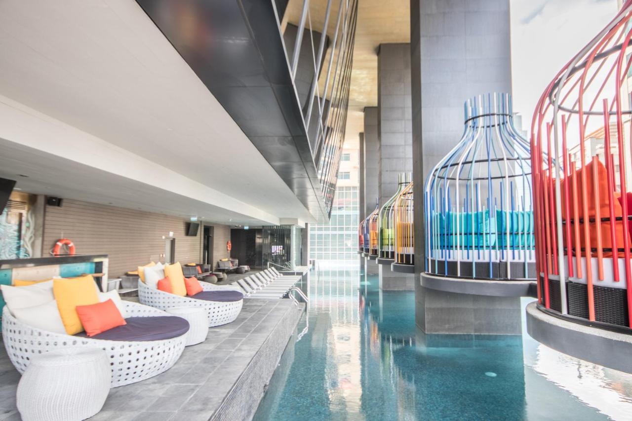 I'M Hotel Makati City Kültér fotó The pool at the hotel